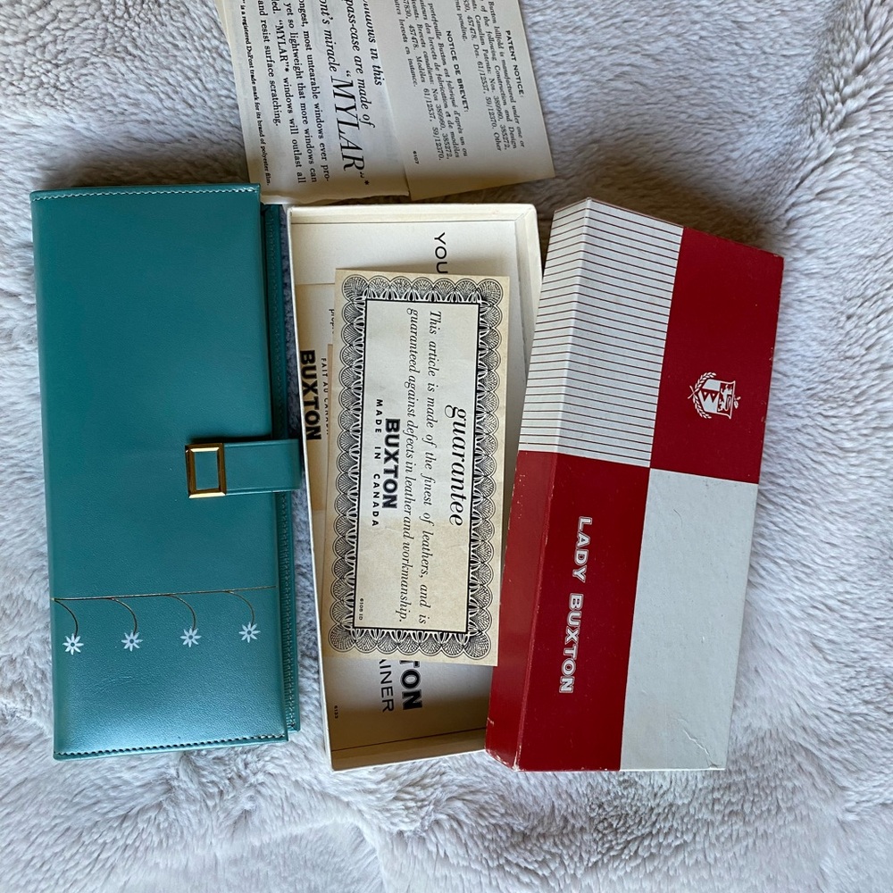 True Vintage Buxton Teal Wallet with Gold Buckle.